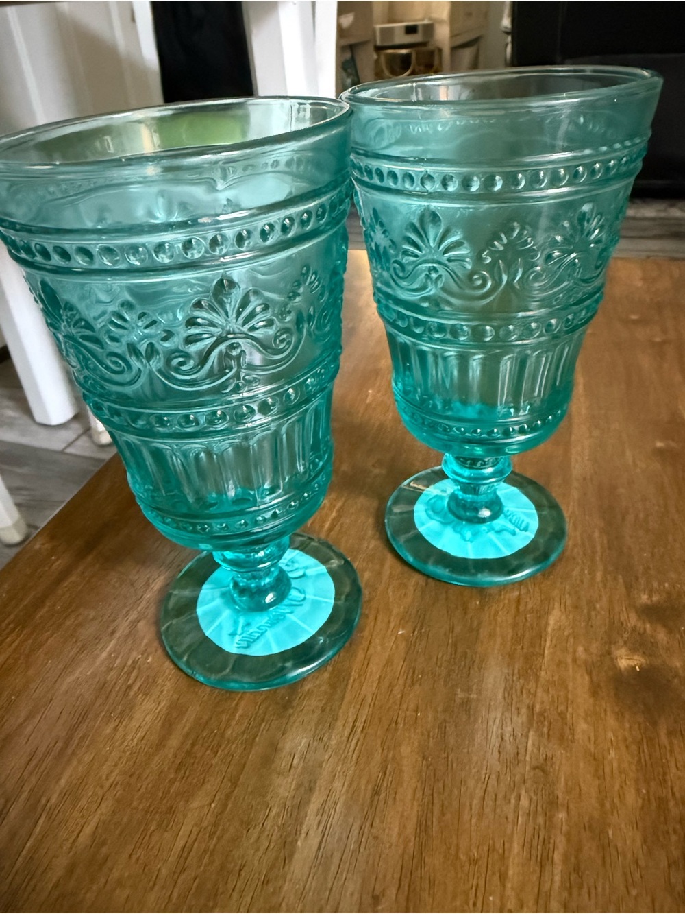 Pioneer woman drinking glasses